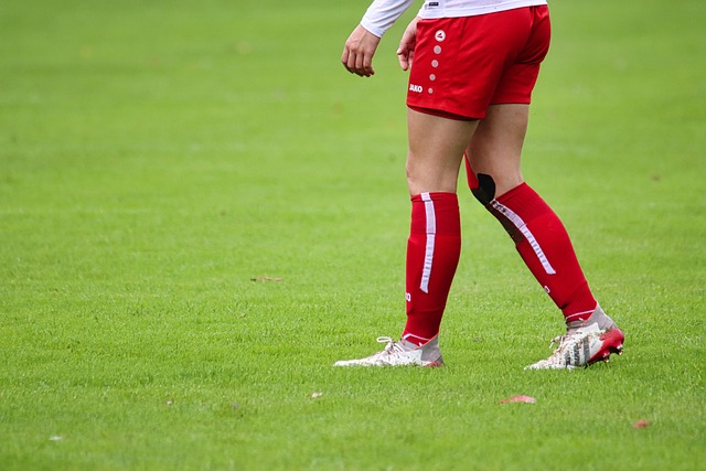 贝克汉姆捧杯狂喜，14岁小七穿抹胸太成熟，大儿子却在家熬汤